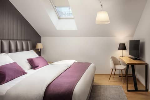 MOODs Charles Bridge — hotel room