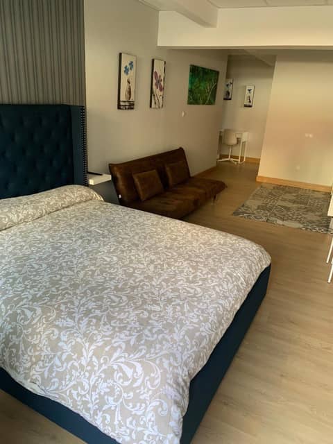 Estudios Bilbao Deusto — hotel room