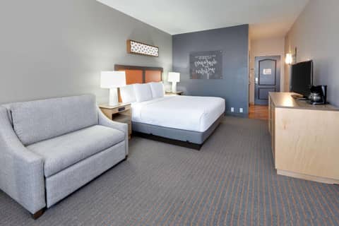 La Quinta by Wyndham Dallas Love Field — hotel room