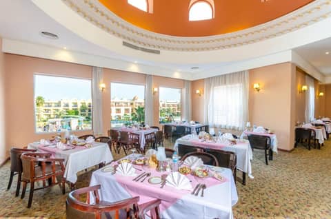 Titanic Beach - Families and Couples only — dining