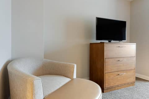 Staybridge Suites Orlando Royale Parc Suites by IHG — hotel room
