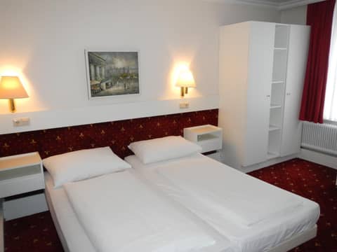 Pension Pharmador — hotel room