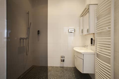 Pension Pharmador — bathroom