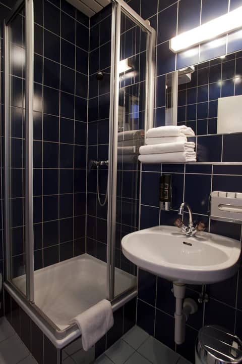 Pension Pharmador — bathroom