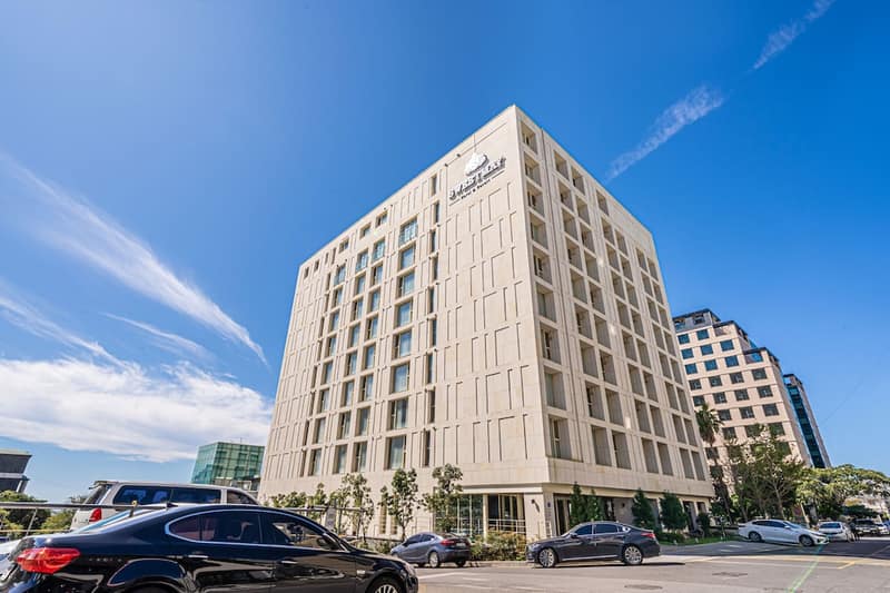 SweetMay Jeju Hotel — building
