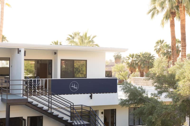 Holiday House Palm Springs — building