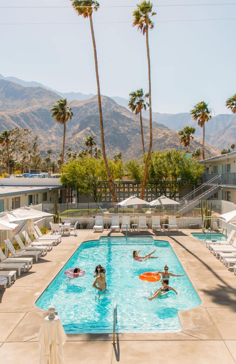 The Skylark, a Palm Springs Hotel — recepcion & lobby