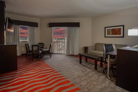 Holiday Inn Express & Suites Naples Downtown - 5th Avenue by IHG — photo 4