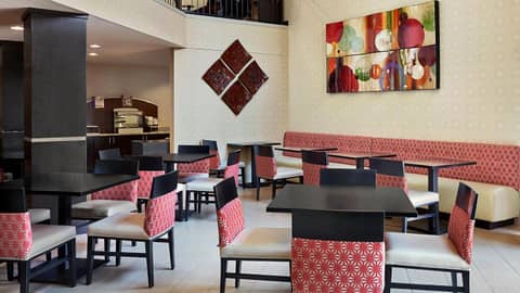 Holiday Inn Express & Suites Naples Downtown - 5th Avenue by IHG — photo 8