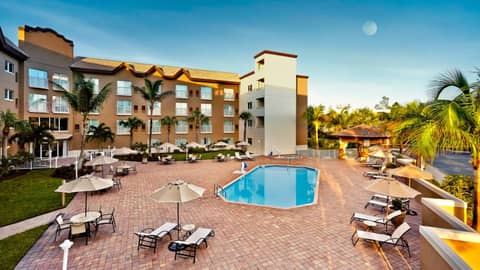 Holiday Inn Express & Suites Naples Downtown - 5th Avenue by IHG — photo 9