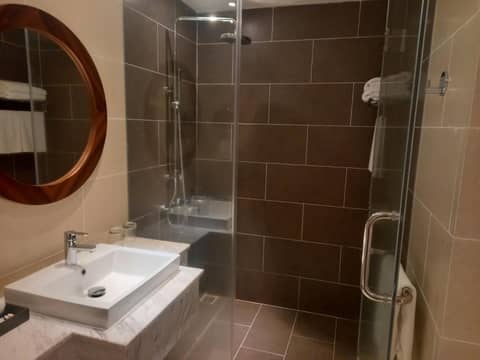 Starcity Bayfront Nha Trang Hotel — bathroom