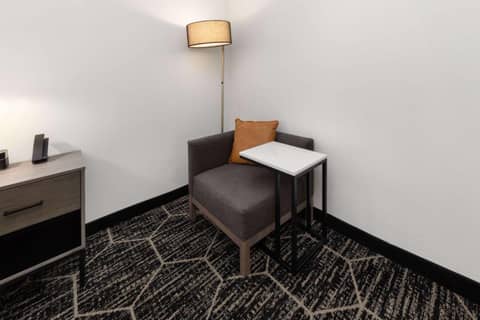 La Quinta Inn & Suites by Wyndham Austin Parmer Tech Ridge — photo 6