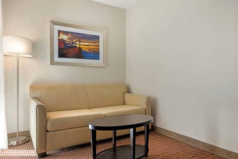 Best Western Royal Palace Inn & Suites — hotel room