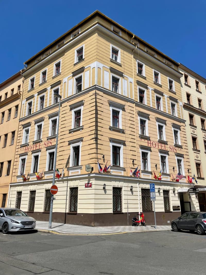 Gallery Hotel SIS — building