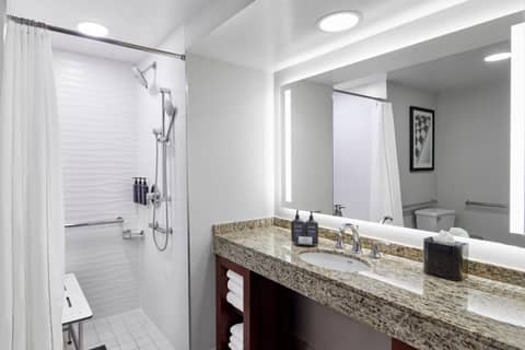 Sheraton Indianapolis Hotel at Keystone Crossing — photo 2