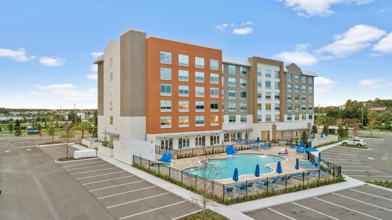 Holiday Inn Express & Suites Orlando- Lake Buena Vista by IHG — building