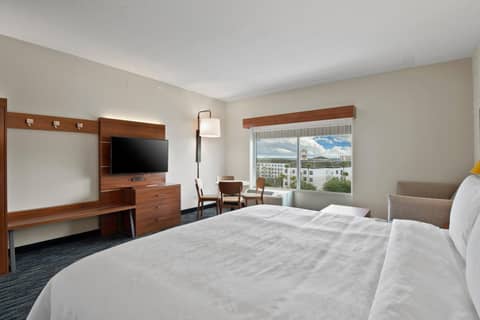 Holiday Inn Express & Suites Orlando- Lake Buena Vista by IHG — photo 9