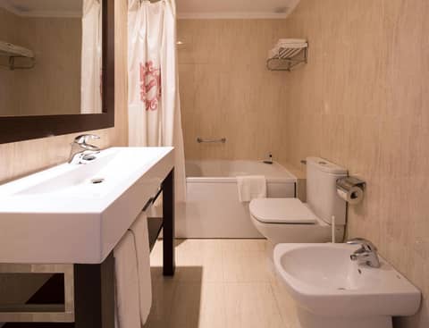 Meia Praia Lagos - Beach Club Apartments — bathroom
