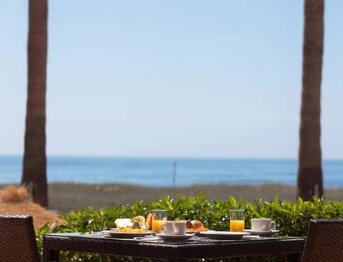 Meia Praia Lagos - Beach Club Apartments — dining