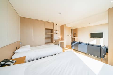 Hotel Zinc — hotel room