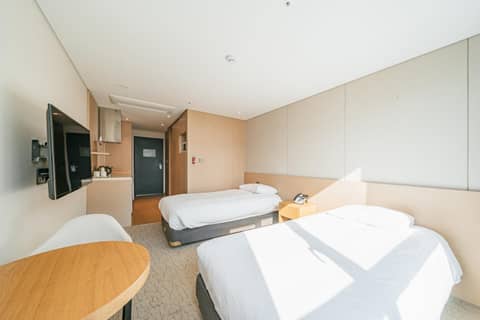 Hotel Zinc — hotel room