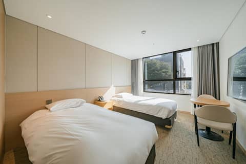 Hotel Zinc — hotel room