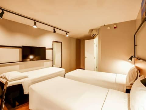 ibis Copacabana Posto 2 — hotel room