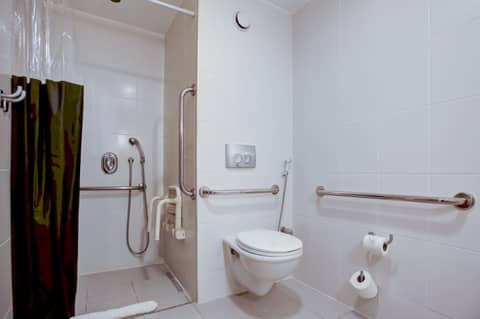 ibis Copacabana Posto 2 — bathroom