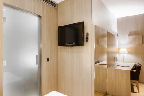Hotel Lleó — hotel room