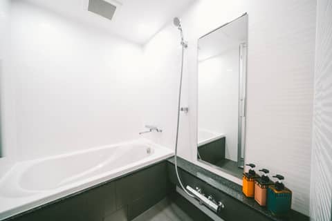 LANDABOUT TOKYO — bathroom