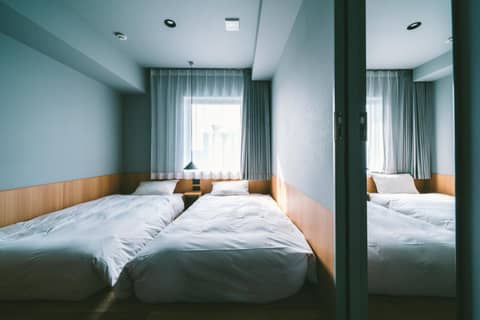 LANDABOUT TOKYO — hotel room