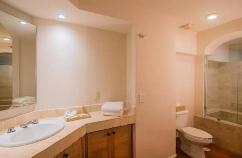 One Beach Street Zona Romantica Puerto Vallarta — bathroom