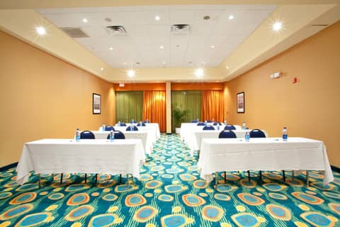 Holiday Inn Express & Suites VA Beach Oceanfront by IHG — photo 2