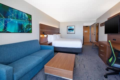 Holiday Inn Express & Suites VA Beach Oceanfront by IHG — photo 4