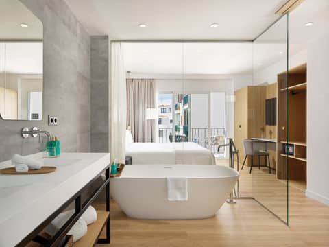 Hotel Saratoga — bathroom
