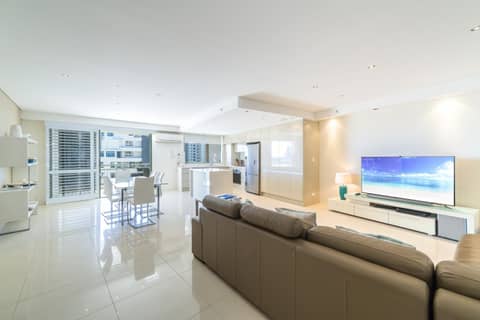 The Meriton Apartments on Main Beach — photo 2
