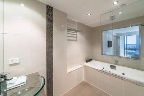 The Meriton Apartments on Main Beach — photo 4