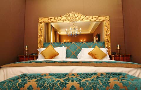 Pesaro Palace — hotel room