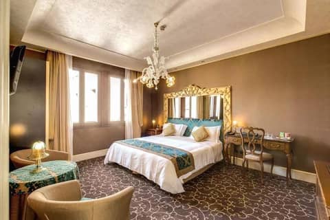 Pesaro Palace — hotel room