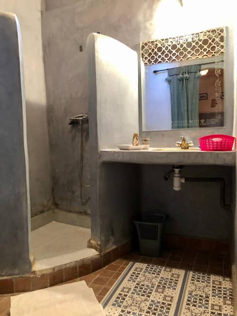 Riad DIHYA & Rooftop Pool — bathroom