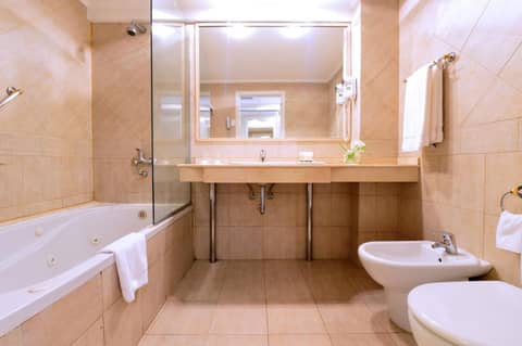 Pestana Buenos Aires — bathroom