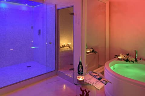 Barbarella Spa — bathroom
