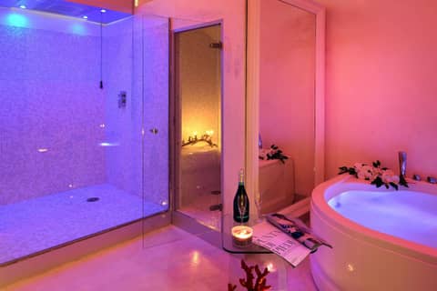 Barbarella Spa — bathroom