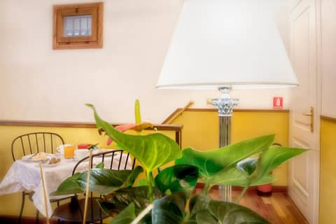 Residenza Goldoni — dining