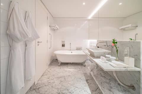 Emiliano São Paulo — bathroom
