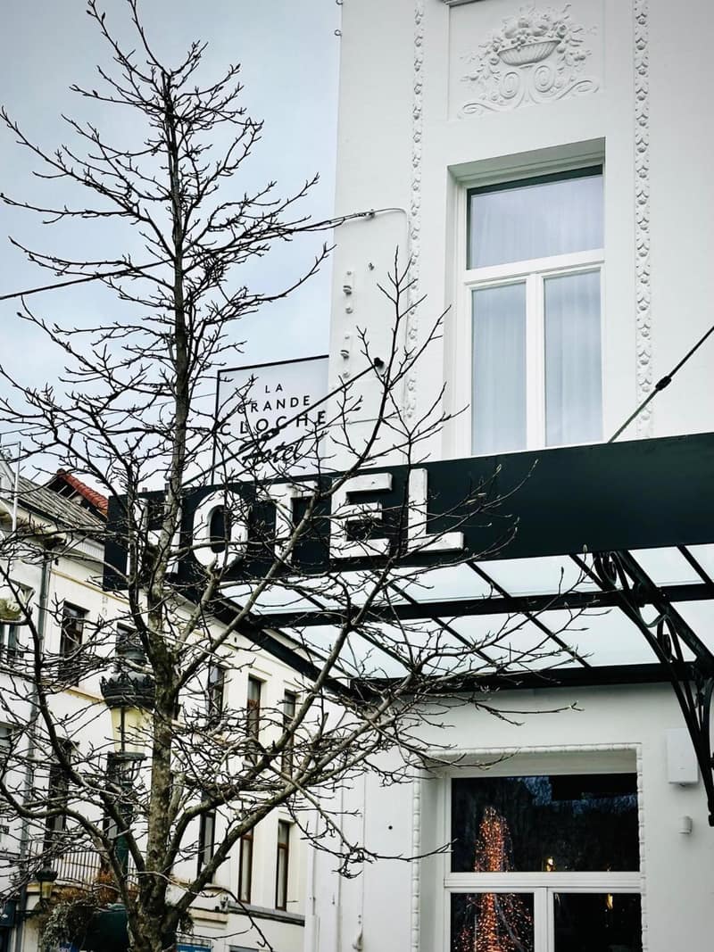 Hotel La Grande Cloche — building