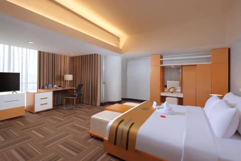 Merlynn Park Hotel — hotel room