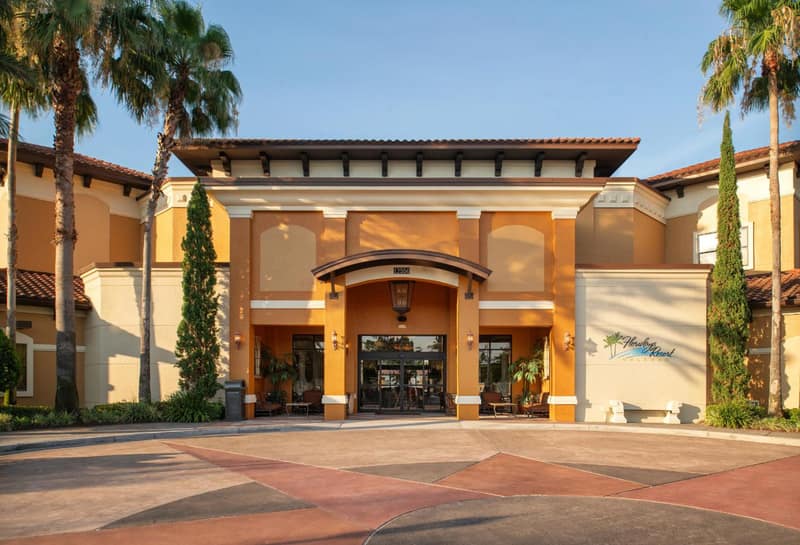 Floridays Orlando Two & Three Bed Rooms Condo Resort — building
