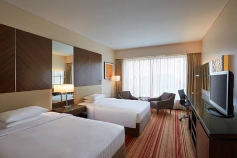 Courtyard by Marriott Mumbai International Airport — hotel room