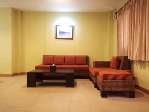 Hua Hin White Sand — lounge